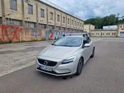 Beige Gebraucht 2018 Volvo V40 Momentum Kombi | 16.000 € (Fairer Preis)