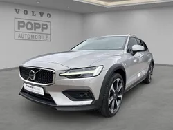 Silver dawn / metallic Gebraucht 2024 Volvo V60 CC Ultimate Kombi | 42.950 € (Fairer Preis)