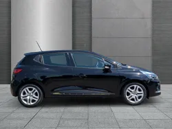Schwarz metallic Gebraucht 2020 Renault Clio V Collection | 12.740 € (Guter Preis)