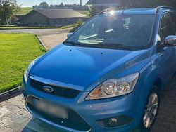 Blau Gebraucht 2010 Ford Focus Ghia Kombi | 2.300 € (Fairer Preis)
