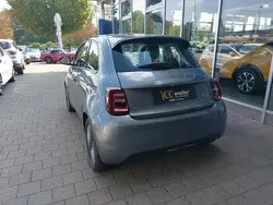 Grau Gebraucht 2022 Fiat 500e Icon Limousine | 19.460 € (Guter Preis)