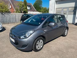 Grau Gebraucht 2014 Hyundai ix20 Edition Van / Kleinbus | 8.990 € (Fairer Preis)