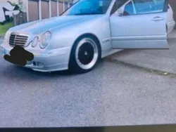 Silber Gebraucht 2002 Mercedes E270 Kombi | 2.900 € (Fairer Preis)