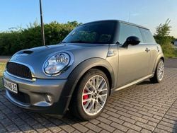 Grau Gebraucht 2009 Mini John Cooper Works Kleinwagen | 7.999 € (Fairer Preis)