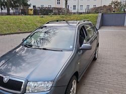Grau Gebraucht 2004 Skoda Fabia Kombi | 1.800 €