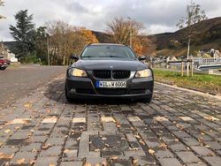 Grau Gebraucht 2007 BMW 318 Kombi | 2.990 €