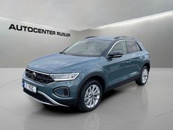Blau Neu 2025 VW T-Roc Life SUV | 37.975 € (Etwas zu teuer)