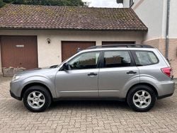 Silber Gebraucht 2010 Subaru Forester SUV | 11.000 €