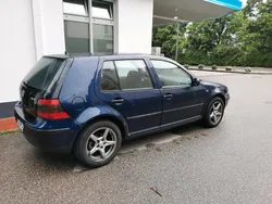 Blau Gebraucht 2000 VW Golf IV Kleinwagen | 1.050 € (Fairer Preis)