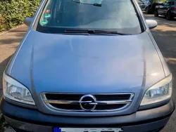 Grau Gebraucht 2004 Opel Zafira Van / Kleinbus | 2.750 € (Etwas zu teuer)