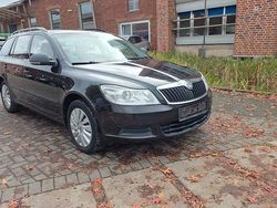 Schwarz Gebraucht 2013 Skoda Octavia Classic Kombi | 1.950 €