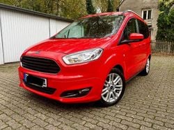 Rot Gebraucht 2015 Ford Tourneo Courier Titanium Van / Kleinbus | 10.450 € (Fairer Preis)