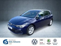 Blau Gebraucht 2021 VW Golf VIII Life Limousine | 18.880 € (Fairer Preis)