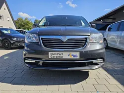 Grau Gebraucht 2012 Lancia Voyager Silver Van / Kleinbus | 7.950 €