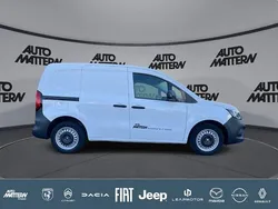 Weiß Gebraucht 2022 Renault Kangoo Play Van / Kleinbus | 23.590 € (Fairer Preis)