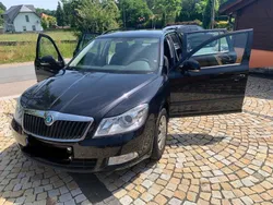 Schwarz Gebraucht 2011 Skoda Octavia Kombi | 5.445 € (Superpreis)