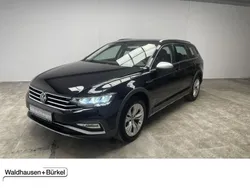 Deep black perleffekt (metallic) Gebraucht 2023 VW Passat Alltrack Kombi | 38.950 € (Etwas zu teuer)