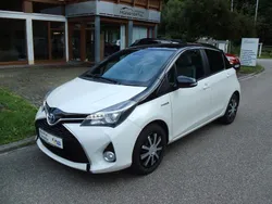 Weiß Gebraucht 2016 Toyota Yaris Hybrid Style Kleinwagen | 11.650 € (Fairer Preis)