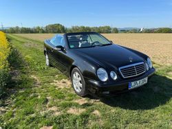 Schwarz Gebraucht 2000 Mercedes CLK320 Avantgarde Cabrio | 14.999 €