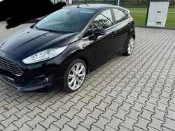 Schwarz Gebraucht 2015 Ford Fiesta Titanium Kleinwagen | 9.499 € (Etwas zu teuer)