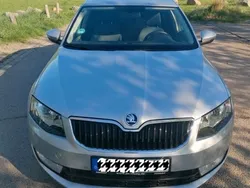 Silber Gebraucht 2015 Skoda Octavia Ambition Limousine | 12.400 € (Fairer Preis)