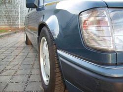 Blau Gebraucht 1991 Mercedes E230 Sportline Limousine | 2.250 €