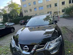Grün Gebraucht 2015 Nissan X-Trail Tekna SUV | 13.200 € (Fairer Preis)
