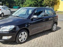 Schwarz Gebraucht 2012 Skoda Fabia Kleinwagen | 5.750 € (Etwas zu teuer)