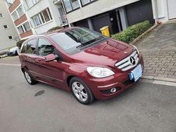 Rot Gebraucht 2009 Mercedes B200 Van / Kleinbus | 5.751 € (Fairer Preis)