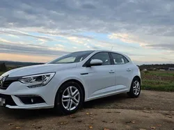 Weiß Gebraucht 2016 Renault Mégane III Experience Limousine | 7.899 € (Guter Preis)