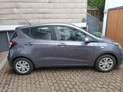 Grau Gebraucht 2017 Hyundai i10 Trend Kleinwagen | 7.450 € (Guter Preis)
