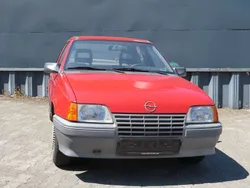 Rot Gebraucht 1985 Opel Kadett Limousine | 3.450 €