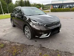 Braun Gebraucht 2018 Kia Niro Vision SUV | 16.390 € (Fairer Preis)