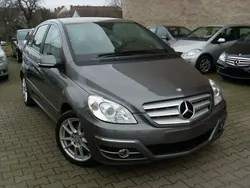 Grau metallic Gebraucht 2010 Mercedes B200 Sport Van / Kleinbus | 10.990 € (Teuer)