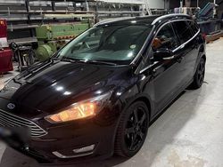 Blau Gebraucht 2016 Ford Focus Kombi | 7.950 € (Fairer Preis)