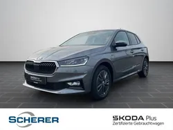 Graphitegrau metallic Gebraucht 2024 Skoda Fabia Drive Limousine | 20.580 € (Etwas zu teuer)
