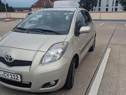 Silber Gebraucht 2010 Toyota Yaris Life Limousine | 4.899 € (Fairer Preis)