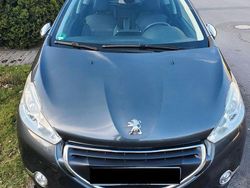 Grau Gebraucht 2014 Peugeot 208 Allure Kleinwagen | 6.390 € (Fairer Preis)