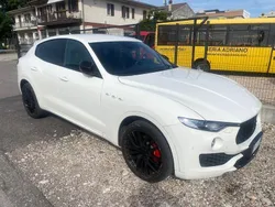 Weiß Gebraucht 2016 Maserati Levante SUV | 21.700 €