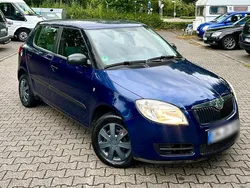 Blau Gebraucht 2010 Skoda Fabia Kleinwagen | 2.400 € (Guter Preis)