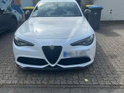 Weiß Gebraucht 2019 Alfa Romeo Giulia Ti Limousine | 35.000 € (Fairer Preis)