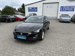 Mitternachtsschwarz Gebraucht 2022 Seat Leon Style Limousine | 20.750 € (Fairer Preis)