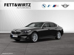 Saphirschwarz metallic Gebraucht 2024 BMW 520 Limousine | 49.799 € (Superpreis)
