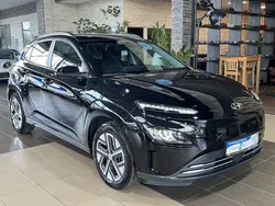 Schwarz phantom black / mic (metallic) Gebraucht 2021 Hyundai Kona Trend SUV | 14.500 € (Superpreis)