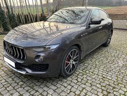 Grau Gebraucht 2018 Maserati Levante SUV | 34.999 €