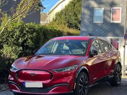 Rot Gebraucht 2022 Ford Mustang Mach-E SUV | 34.999 €