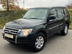 Grün Gebraucht 2018 Mitsubishi Pajero SUV | 37.990 € (Etwas zu teuer)