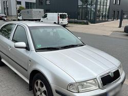 Grau Gebraucht 2003 Skoda Octavia Limousine | 1.300 € (Fairer Preis)