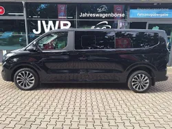 Schwarz Neu 2025 Ford Tourneo Titanium Van / Kleinbus | 63.980 € (Etwas zu teuer)