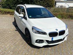 Weiß Gebraucht 2018 BMW 220 Gran Tourer M Sport Van / Kleinbus | 22.900 € (Fairer Preis)